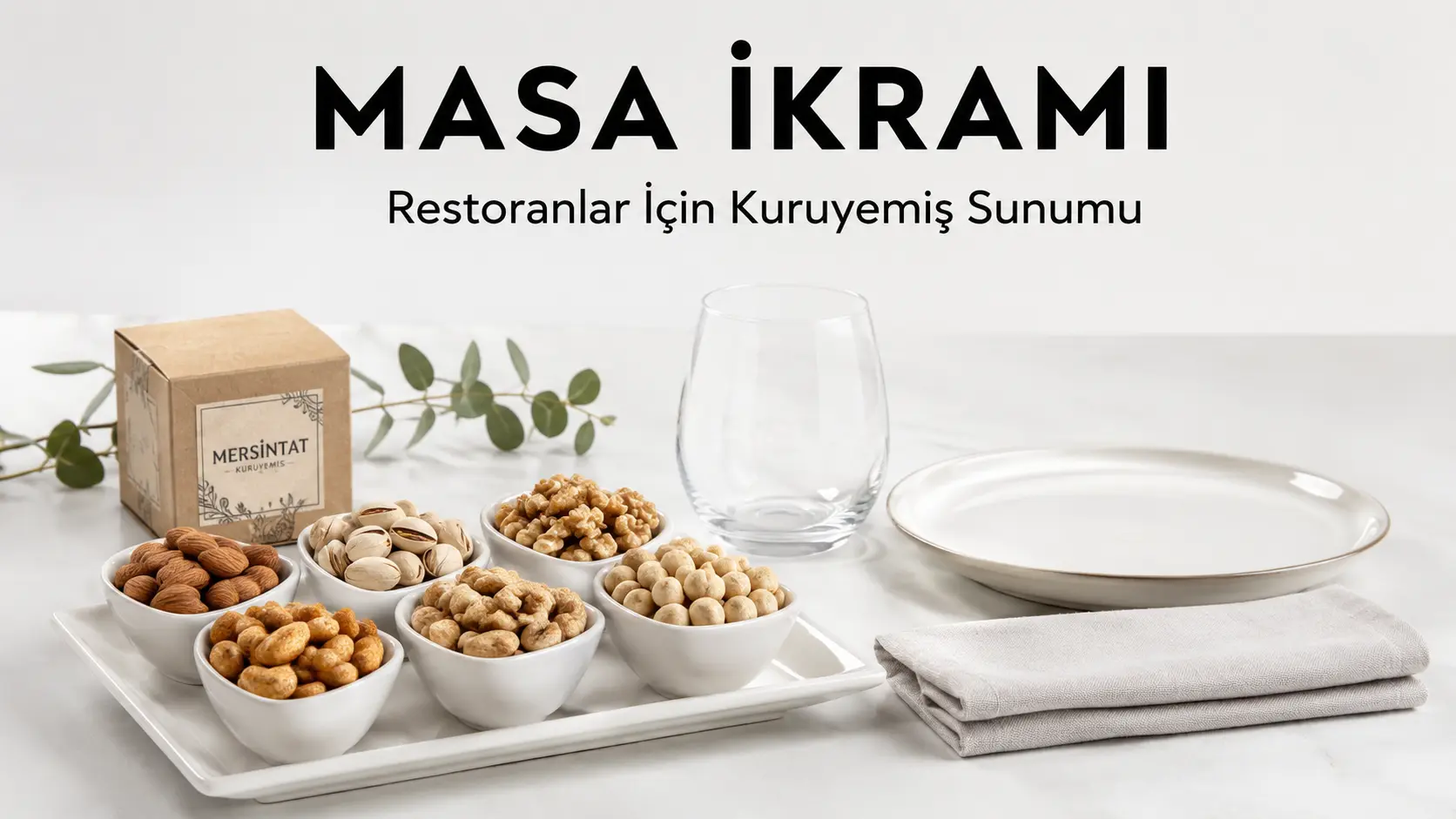 Restoran masa ikramı için kuruyemiş sunumu