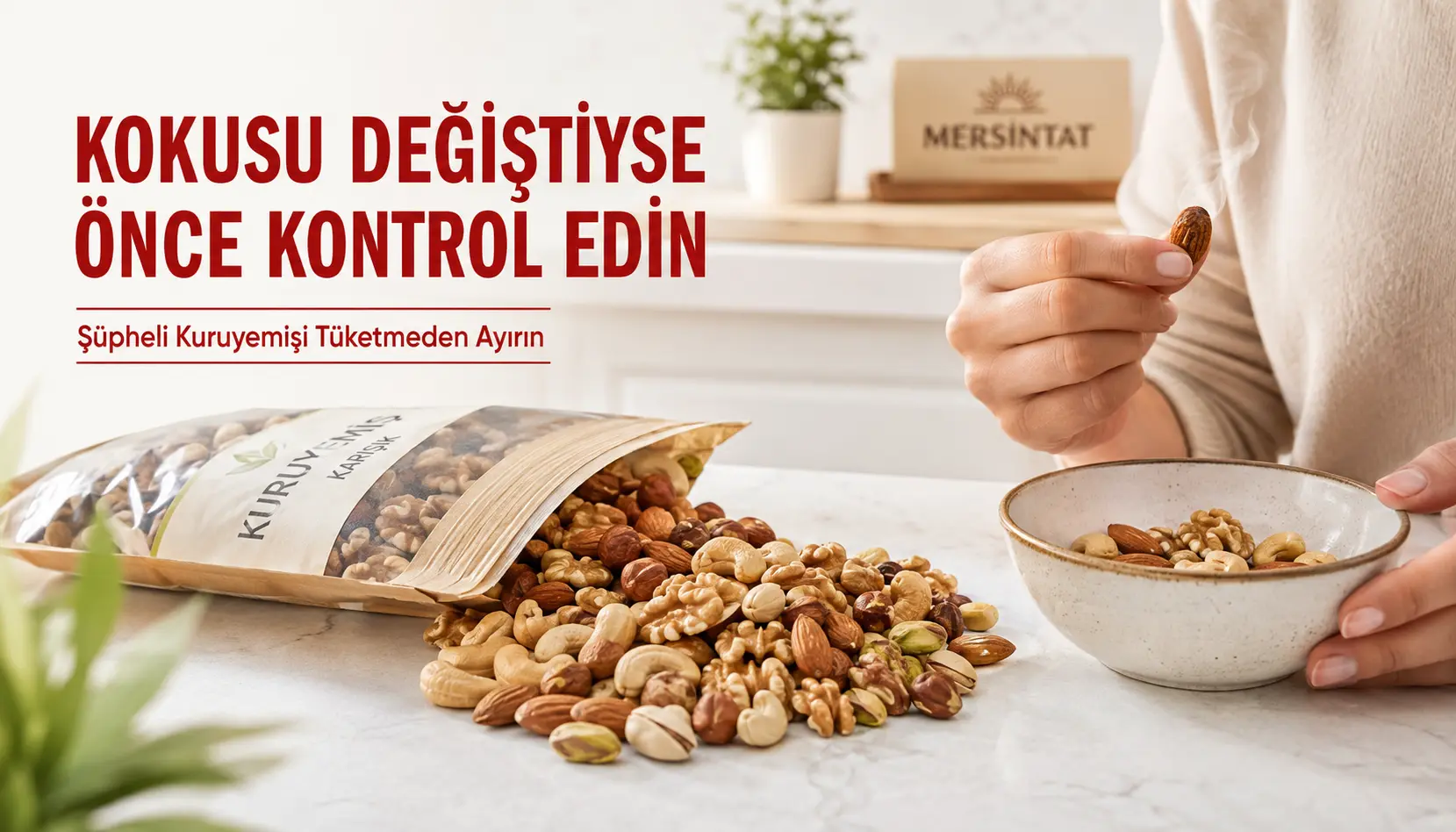 Kokusu değişen kuruyemişi tüketmeden ayırıp ambalajını kontrol eden kişi